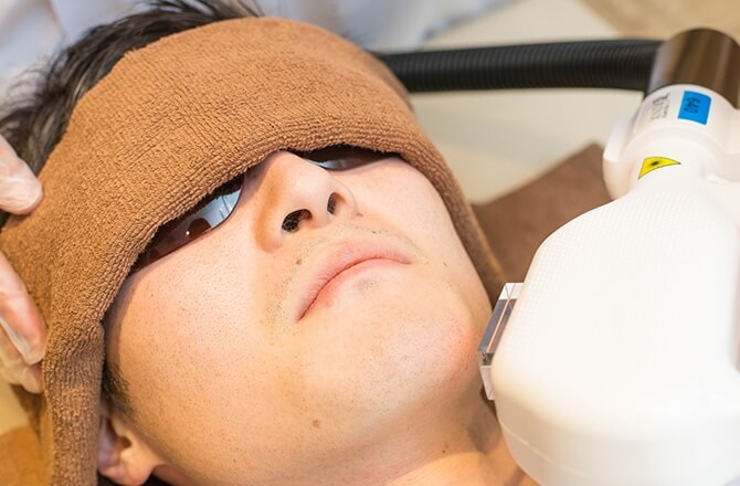 メンズ脱⽑施術