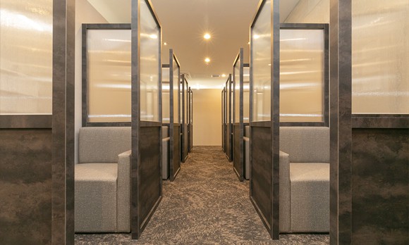 大阪梅田店の店内写真2