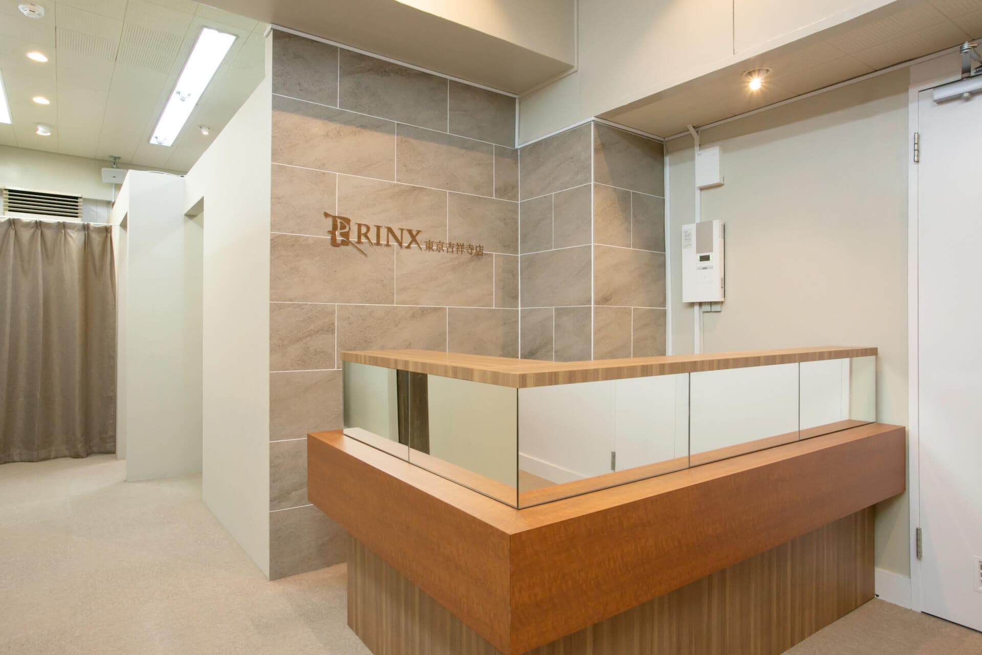 【東京吉祥寺店】｜メンズ脱毛・ヒゲ脱毛なら男性脱毛専門店RINX（リンクス） 店内写真