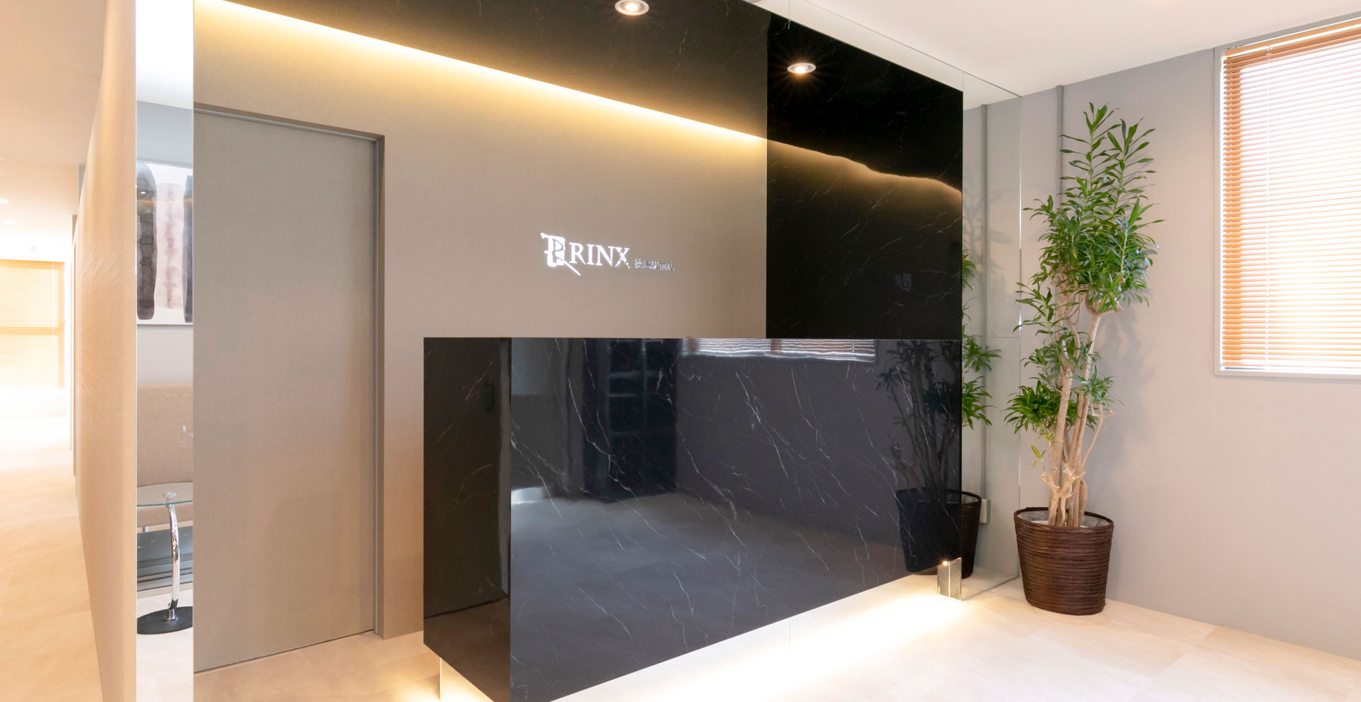 【徳島駅前店】｜メンズ脱毛・ヒゲ脱毛なら男性脱毛専門店RINX（リンクス） 店内写真