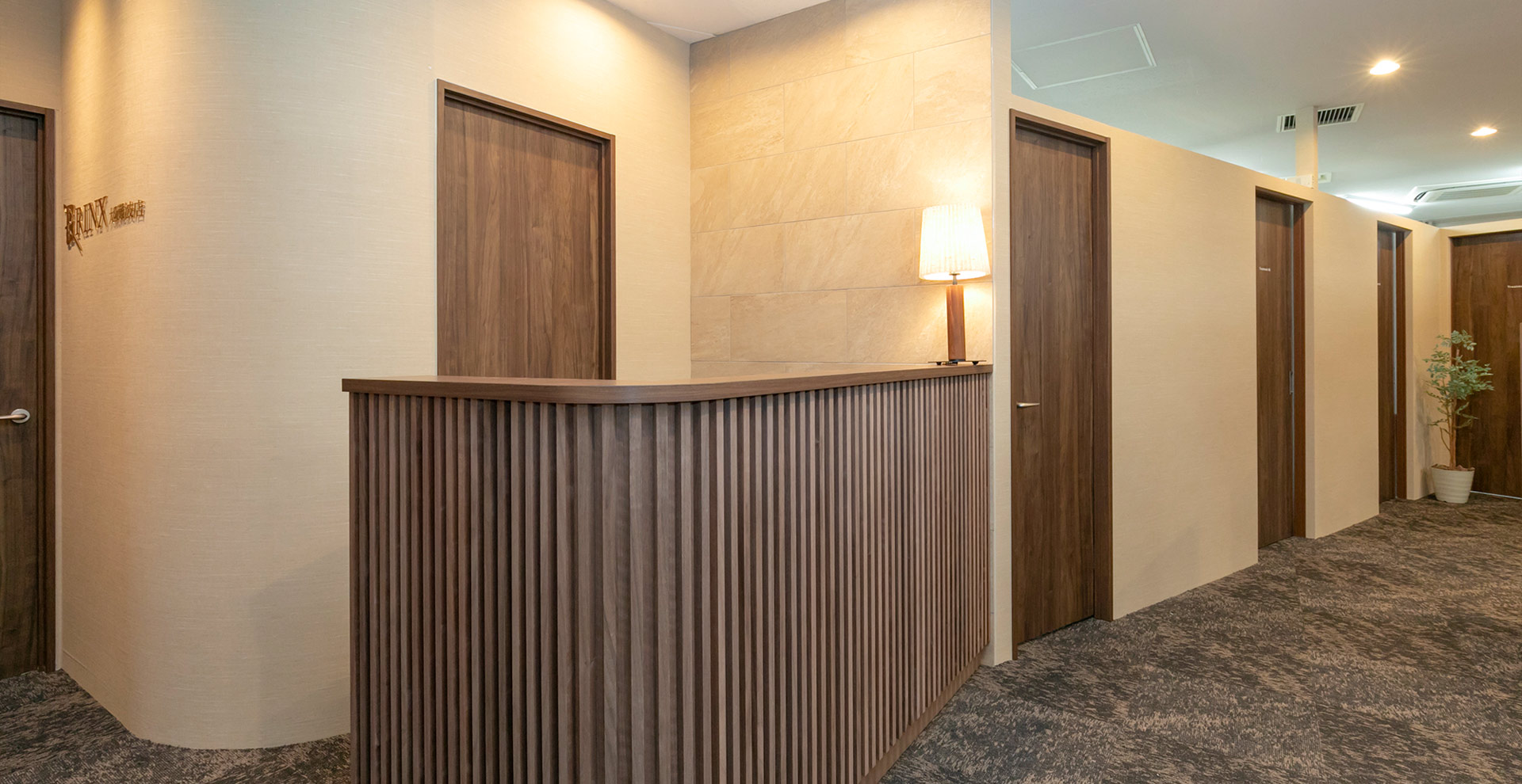 【難波店】｜メンズ脱毛・ヒゲ脱毛なら男性脱毛専門店RINX（リンクス） 店内写真