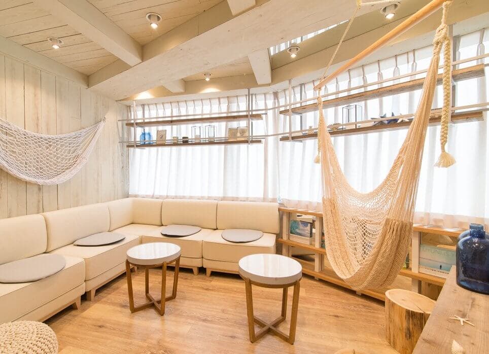 横浜駅前店の店舗写真2