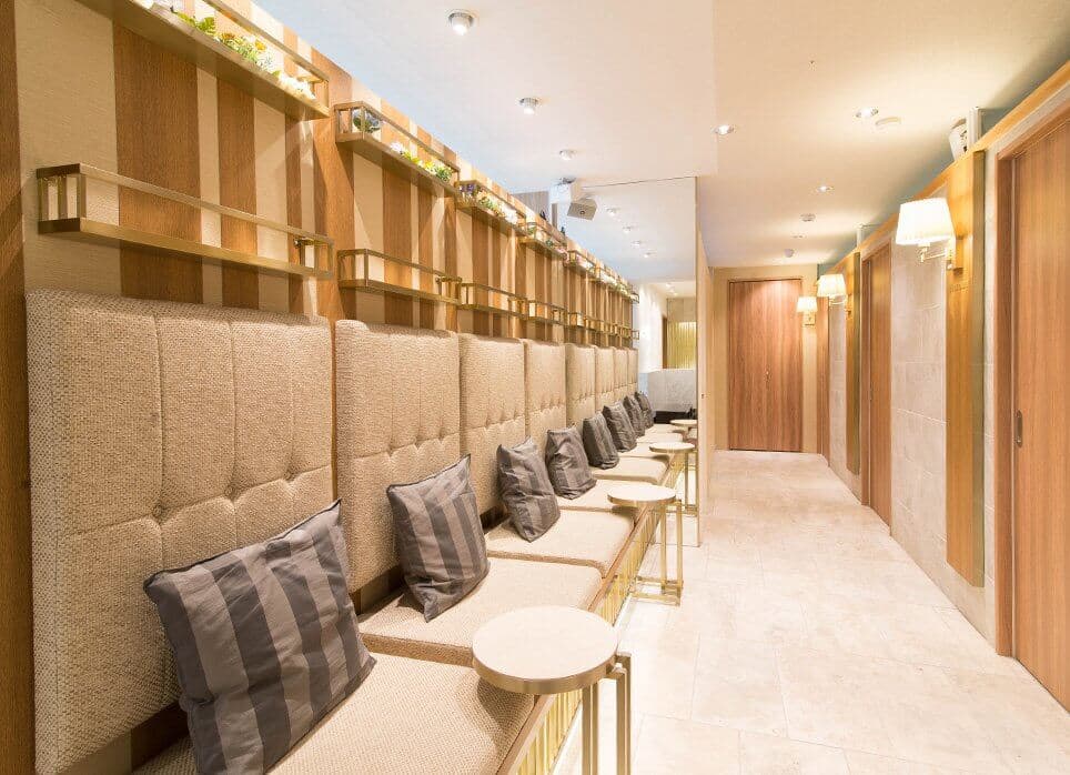 横浜駅前店の店舗写真3