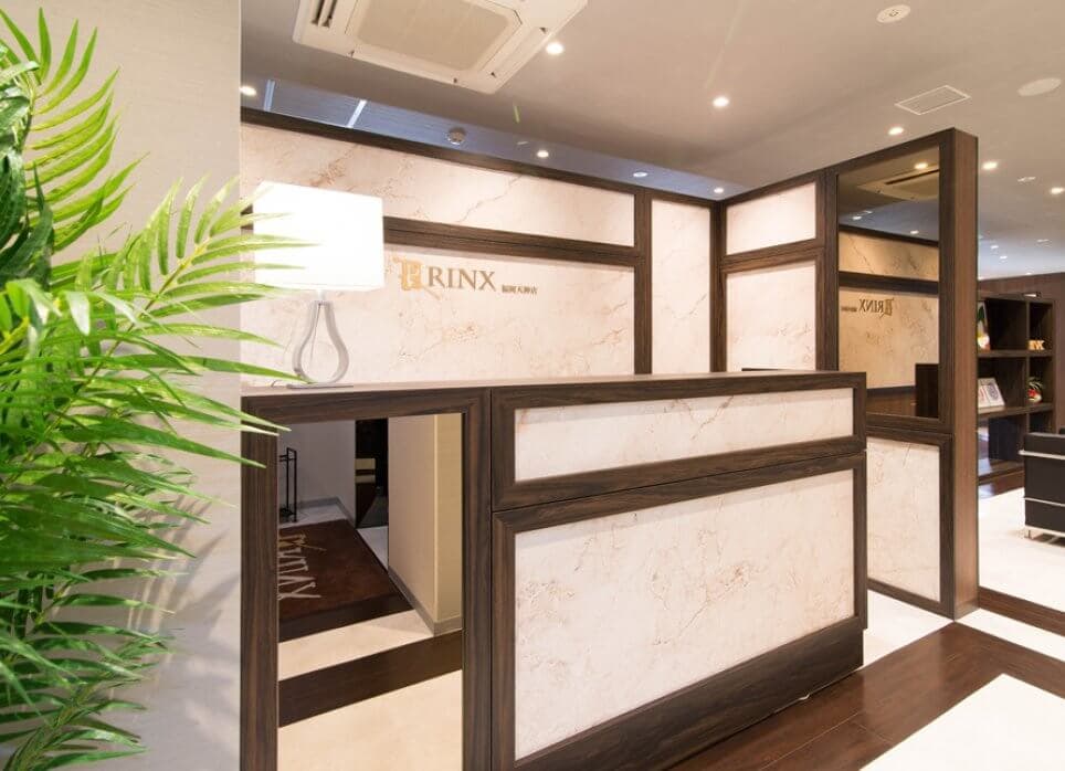 福岡天神店の店舗写真1