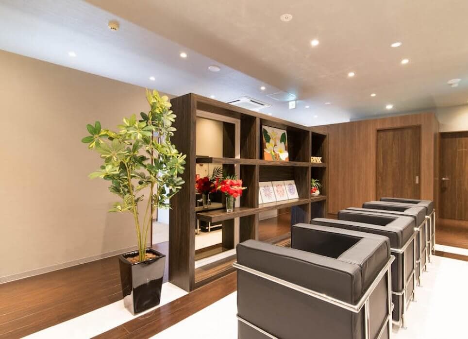 福岡天神店の店舗写真2