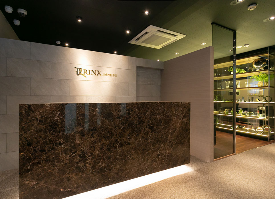 三重四日市店の店舗写真1