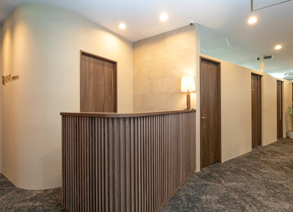 大阪難波店の店舗写真2